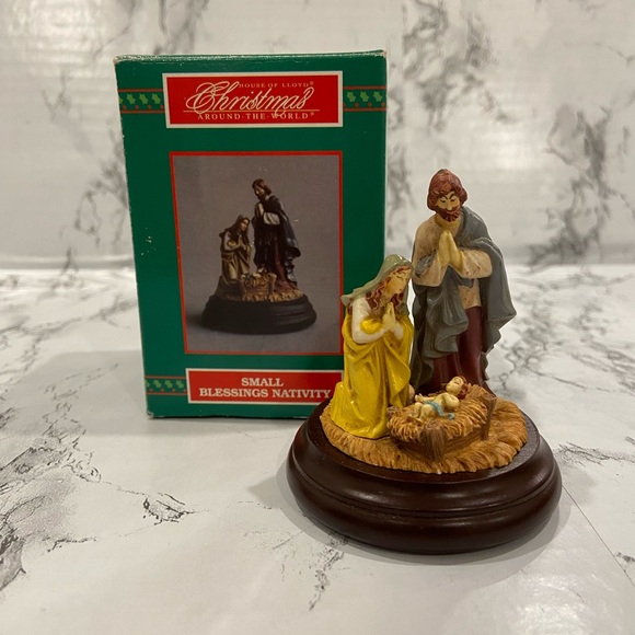 House of Lloyd - Small Blessings Nativity Christmas Around The World - Wood Base - Picture 8 of 8